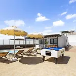 Villa 22 *