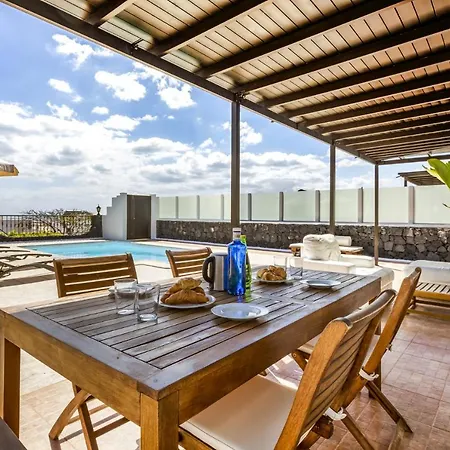 22 Villa Tias