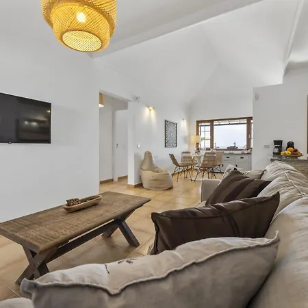 Villa 22 *