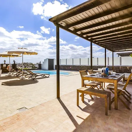 22 Villa Tías